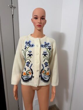 Vintage Floral Embroidered Cardigan Cottagecore Grandma Style M